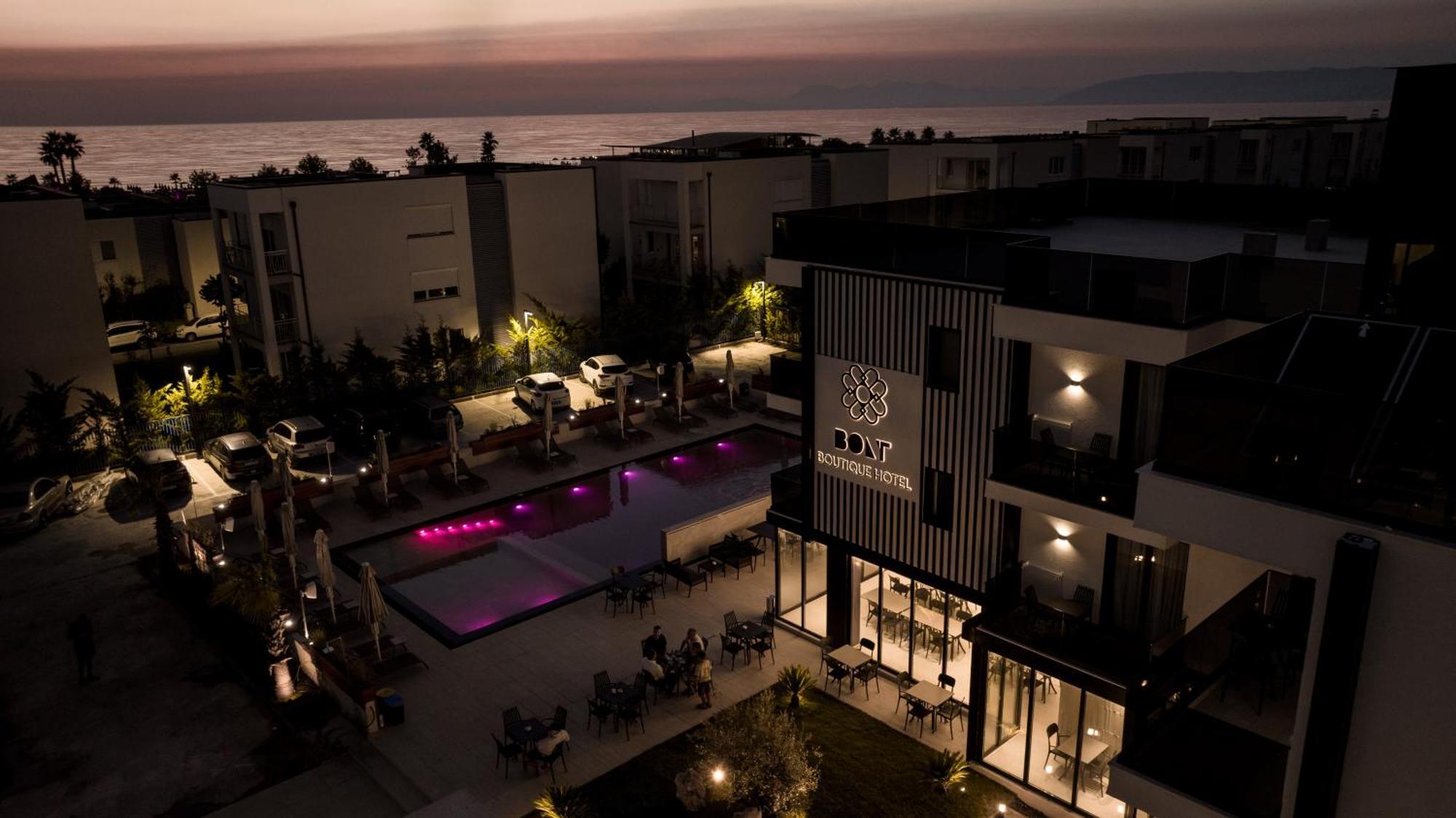 Bolt Boutique Hotel Lezhe Exterior photo