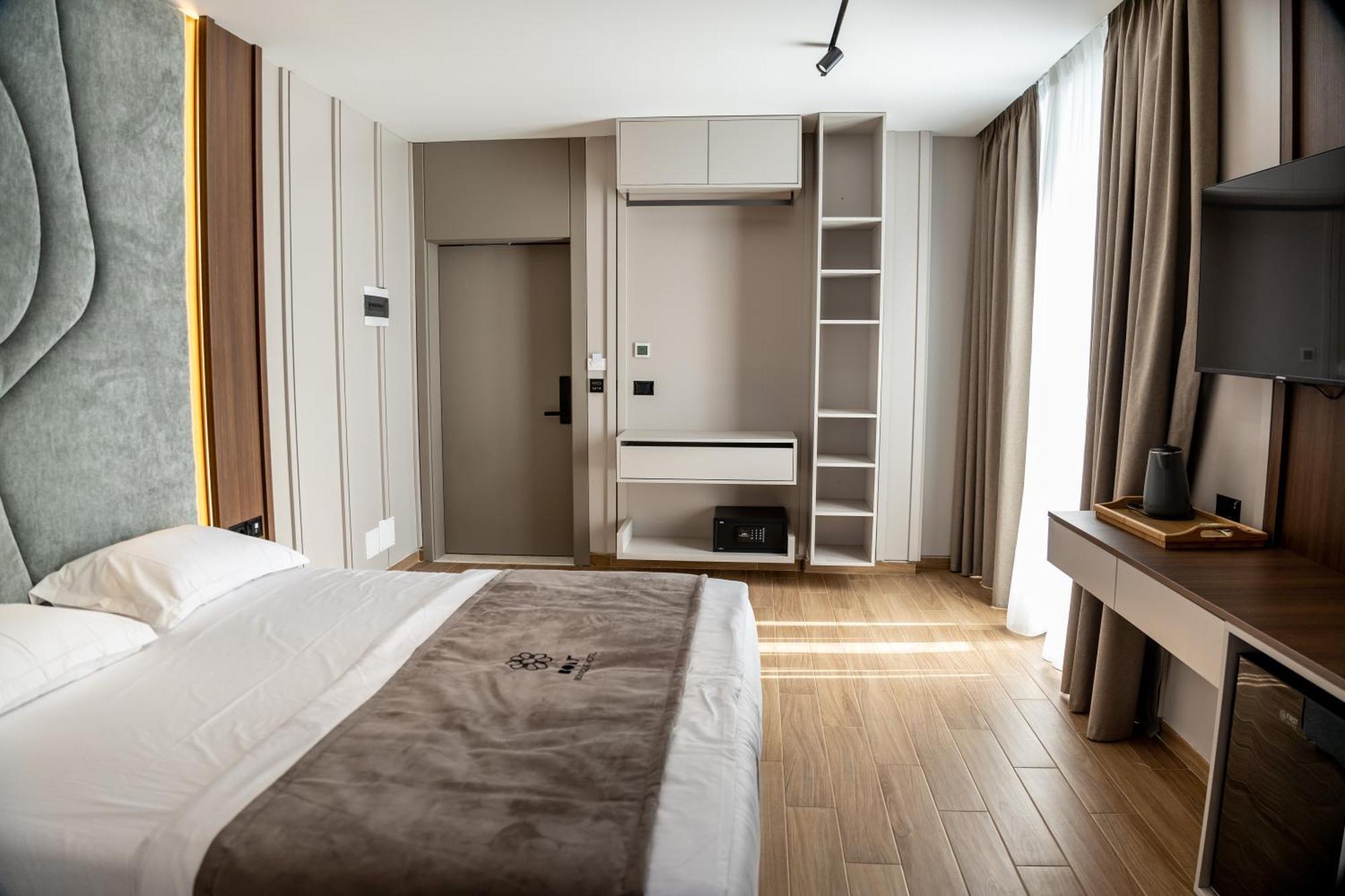 Bolt Boutique Hotel Lezhe Exterior photo