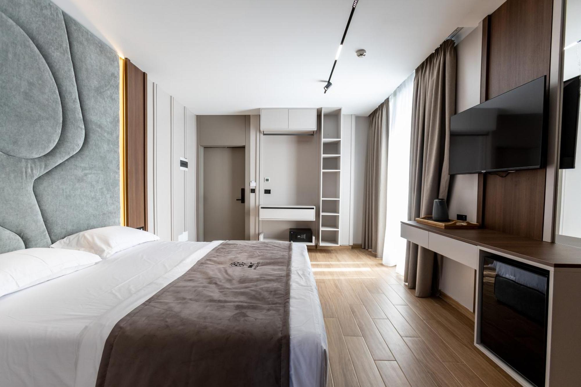 Bolt Boutique Hotel Lezhe Exterior photo