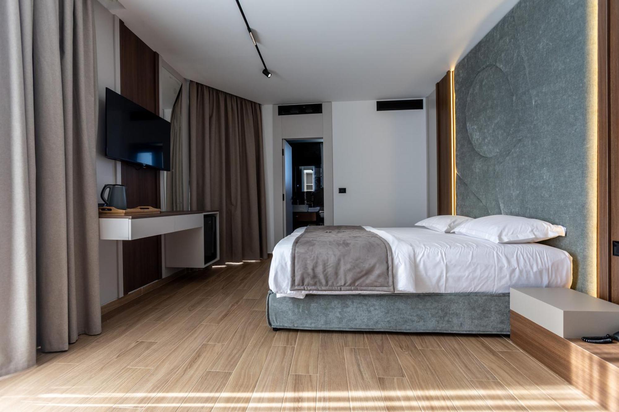 Bolt Boutique Hotel Lezhe Exterior photo