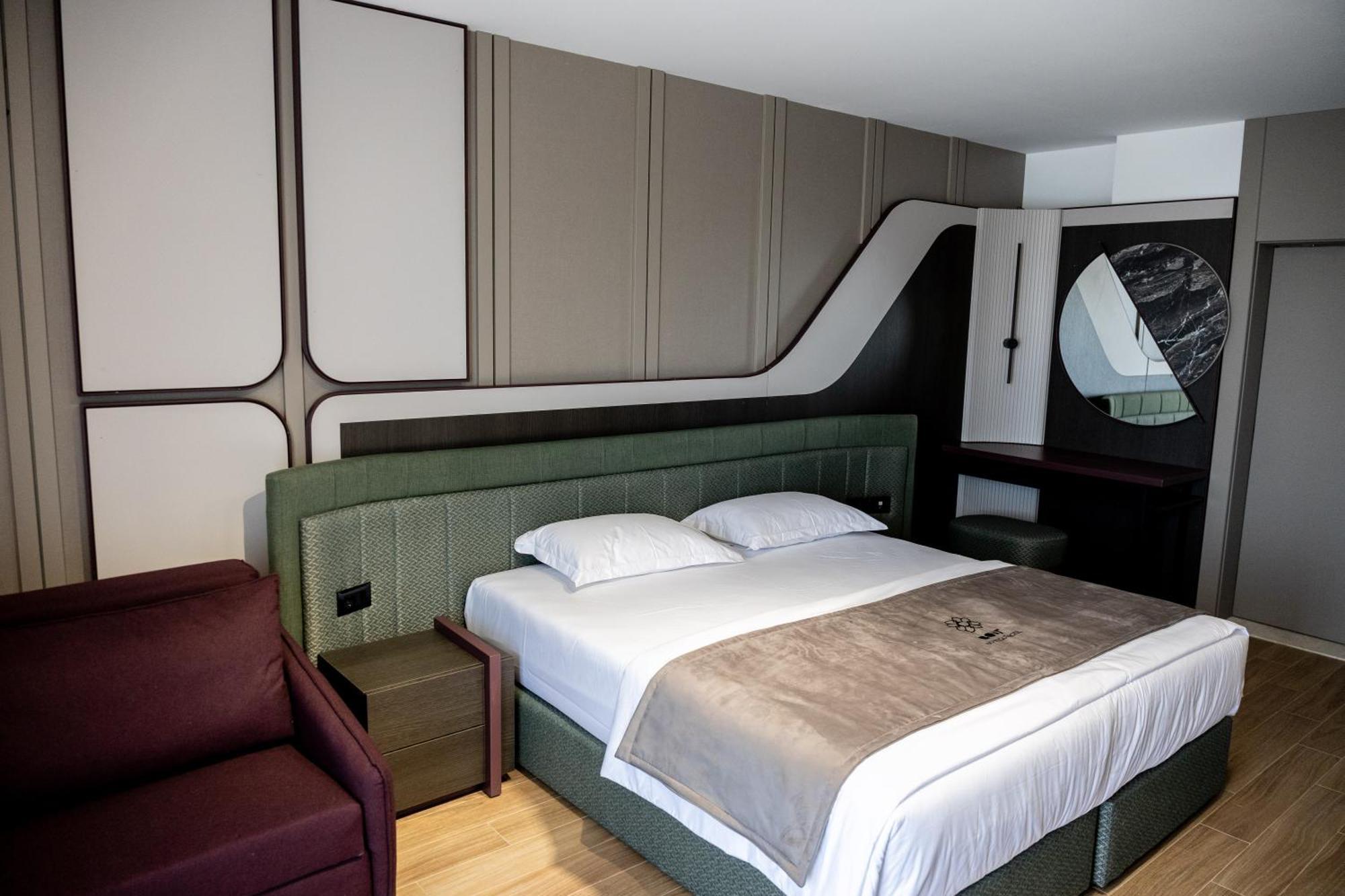 Bolt Boutique Hotel Lezhe Exterior photo