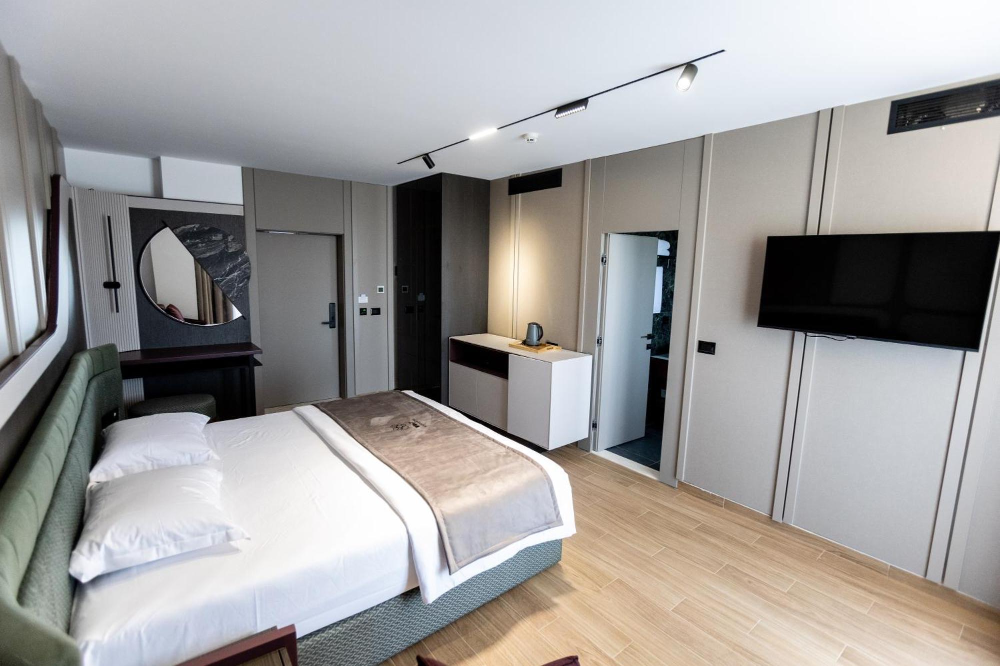 Bolt Boutique Hotel Lezhe Exterior photo
