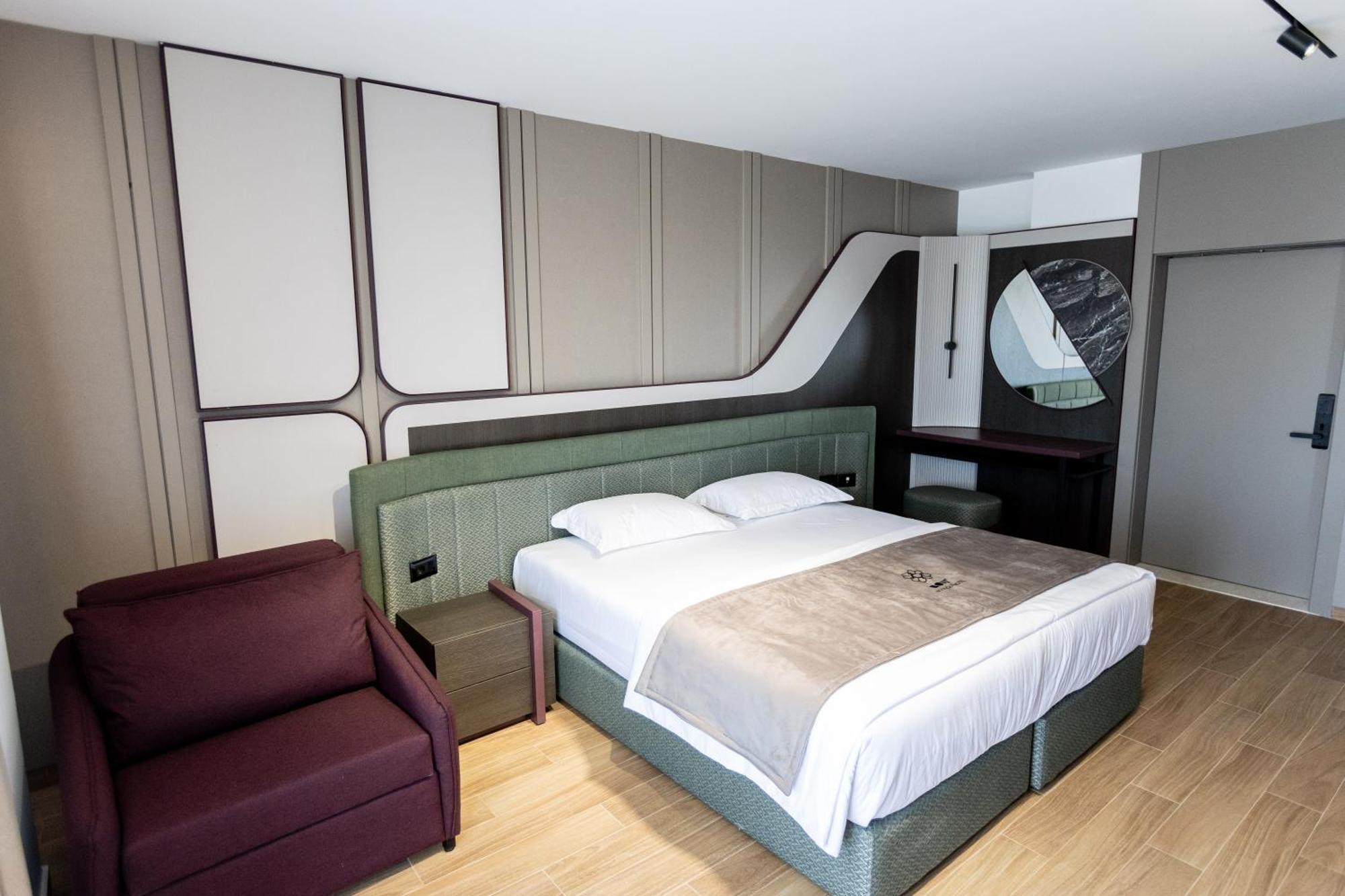 Bolt Boutique Hotel Lezhe Exterior photo