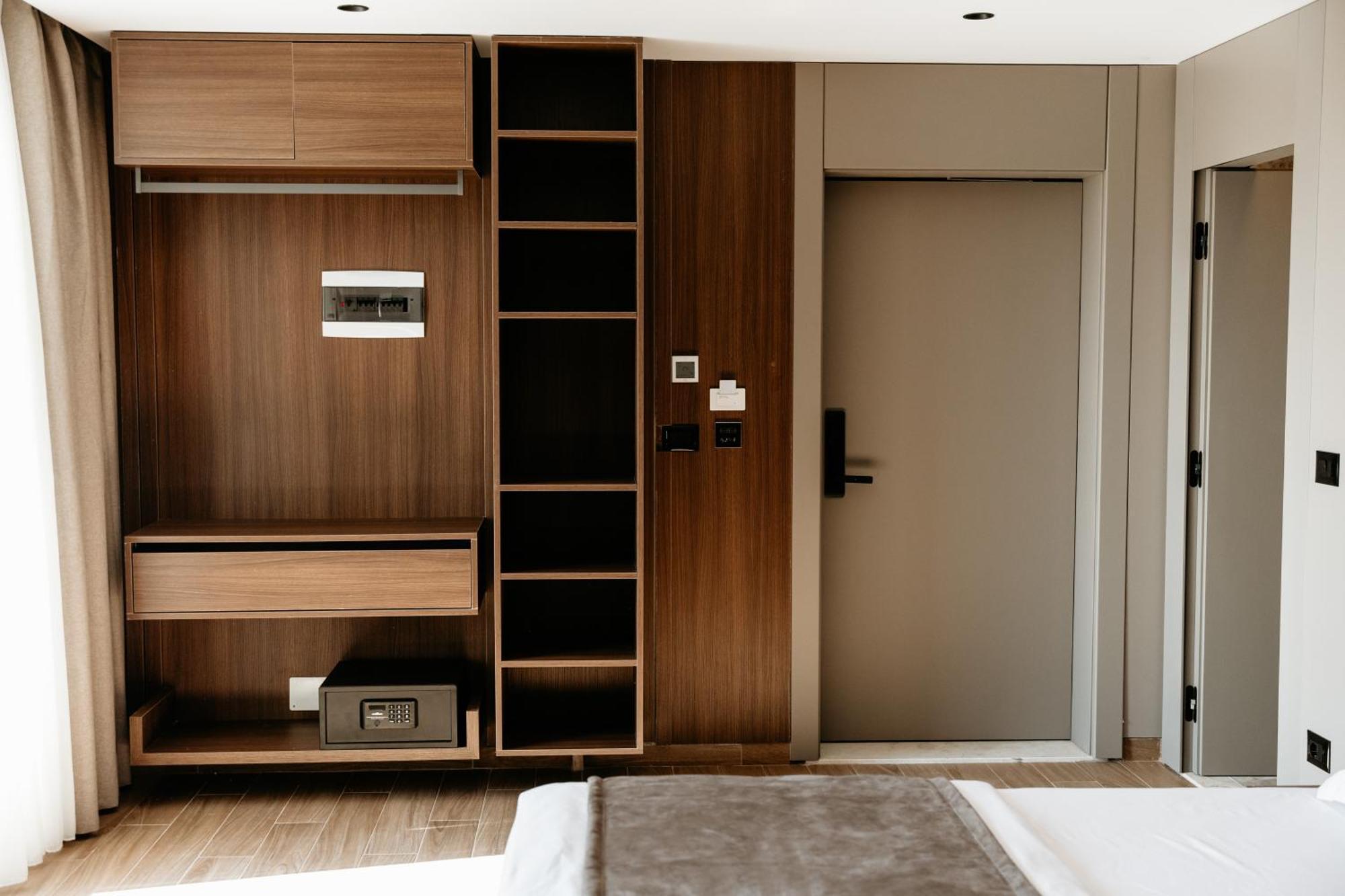 Bolt Boutique Hotel Lezhe Exterior photo