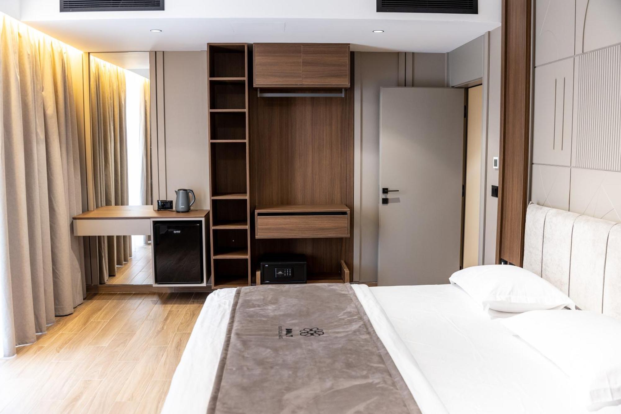 Bolt Boutique Hotel Lezhe Exterior photo